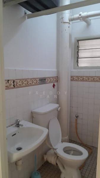 Pangsapuri untuk Dijual di Bukit Jambul Indah Apartment - Freddy Tan - Bathroom - PropertyGuru.com.my