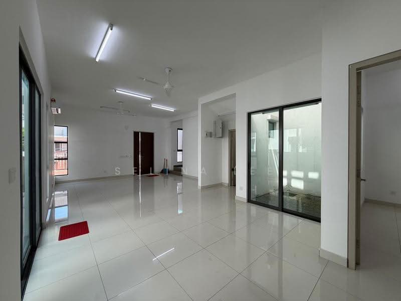 Semi-Detached House for Sale in Telok Panglima Garang (Selangor) - Selina Lee - Living Room - PropertyGuru.com.my