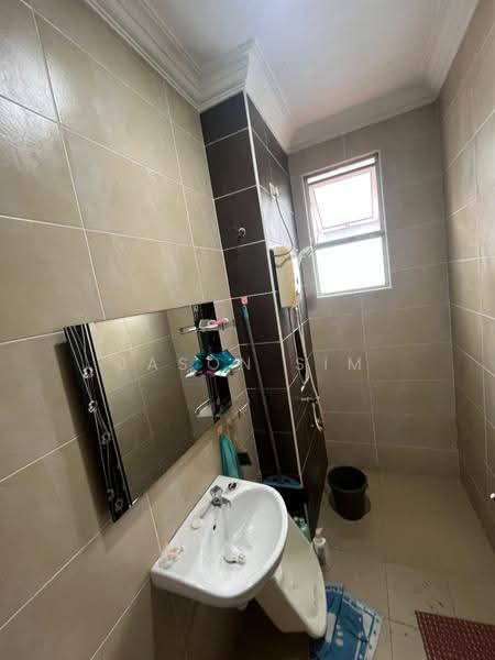 Link Bungalow for Sale in Taman Gaya (Ulu Tiram) - Jason Sim - Bathroom - PropertyGuru.com.my
