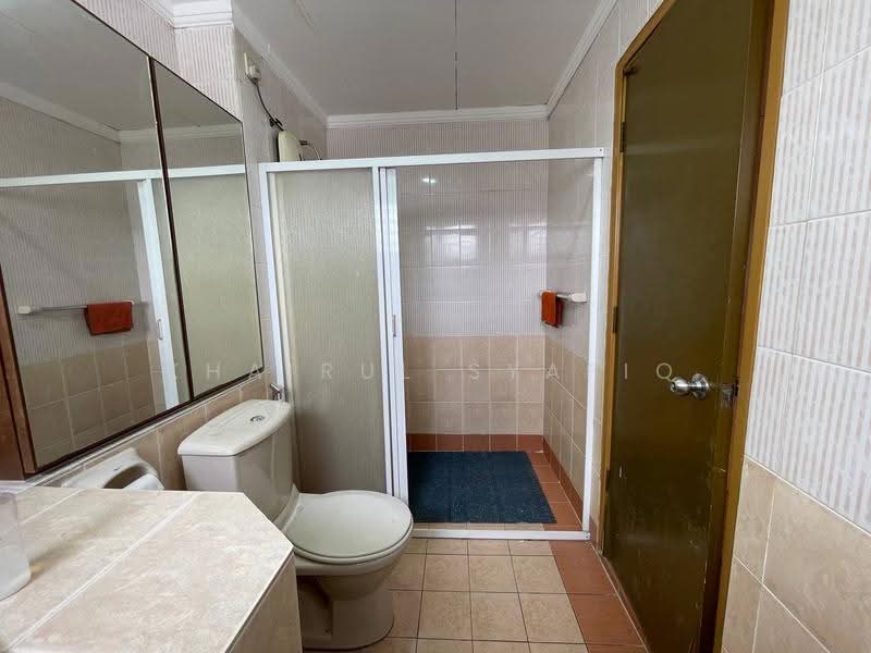 Semi-Detached House for Sale in Usj 3a (Subang Jaya) - Khairul Syafiq - Bathroom - PropertyGuru.com.my