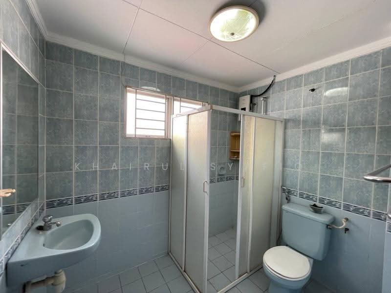 Semi-Detached House for Sale in Usj 3a (Subang Jaya) - Khairul Syafiq - Bathroom - PropertyGuru.com.my