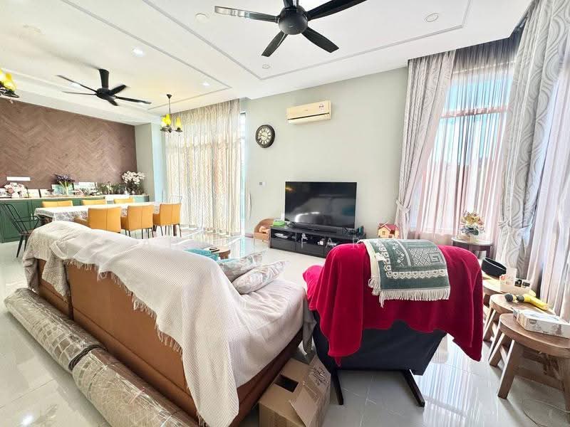 Semi-Detached House for Sale in Taman Equine (Seri Kembangan) - Ahmad Farhi - Living Room - PropertyGuru.com.my