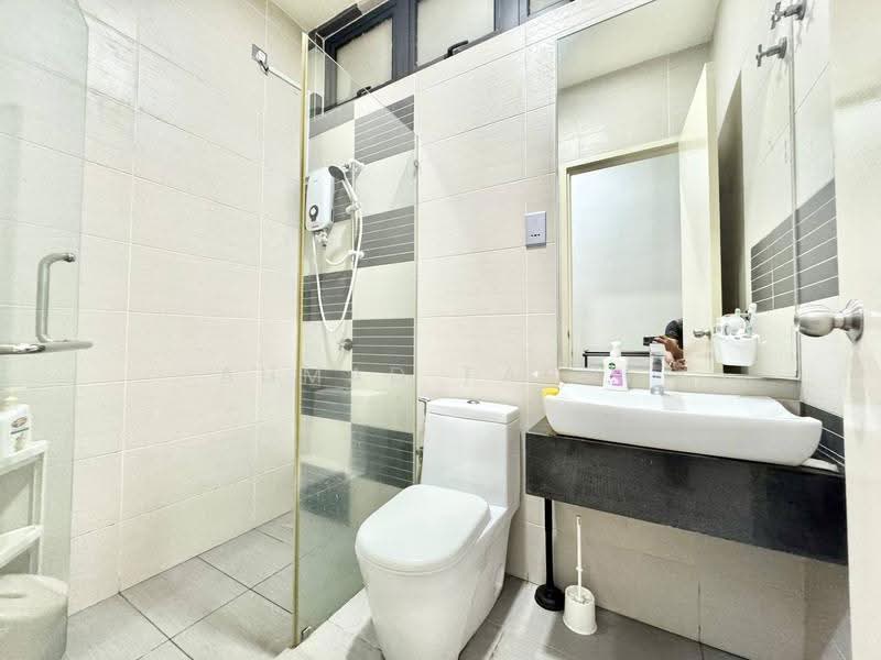 Semi-Detached House for Sale in Taman Equine (Seri Kembangan) - Ahmad Farhi - Bathroom - PropertyGuru.com.my