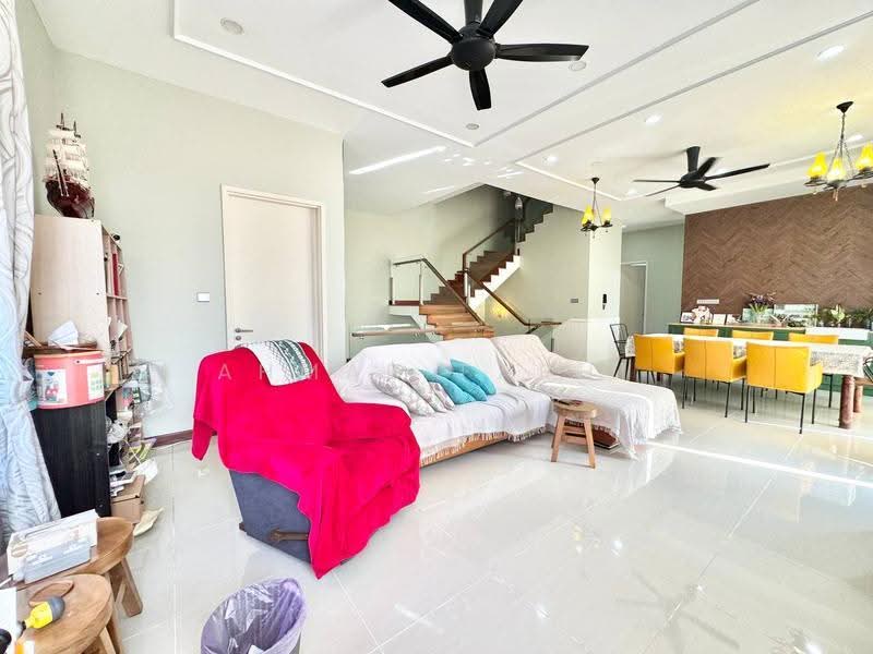 Semi-Detached House for Sale in Taman Equine (Seri Kembangan) - Ahmad Farhi - Living Room - PropertyGuru.com.my