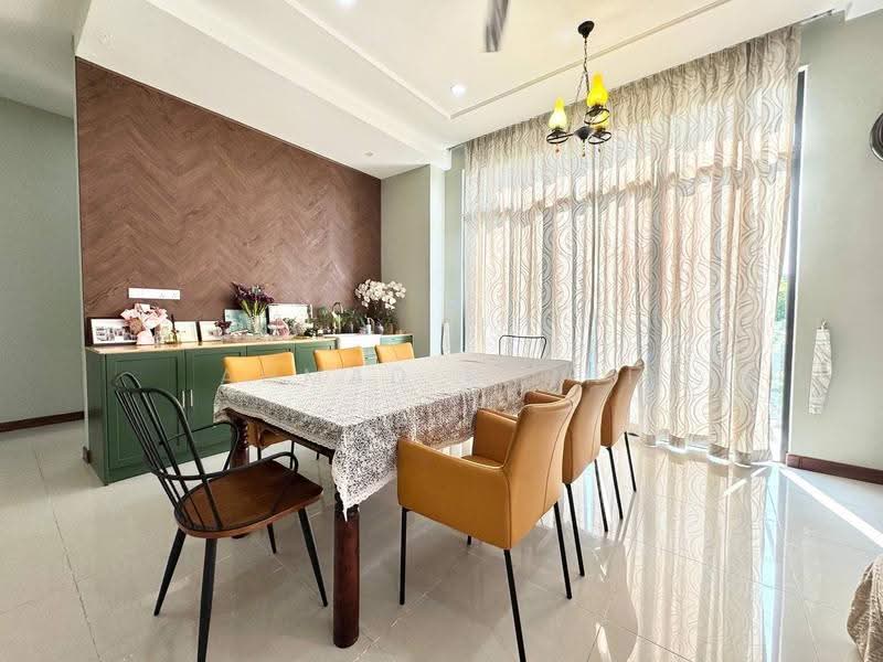 Semi-Detached House for Sale in Taman Equine (Seri Kembangan) - Ahmad Farhi - Dining Room - PropertyGuru.com.my