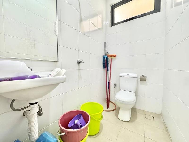 Semi-Detached House for Sale in Taman Equine (Seri Kembangan) - Ahmad Farhi - Bathroom - PropertyGuru.com.my