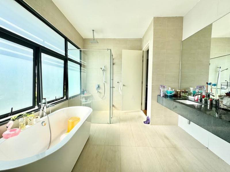 Semi-Detached House for Sale in Taman Equine (Seri Kembangan) - Ahmad Farhi - Bathroom - PropertyGuru.com.my