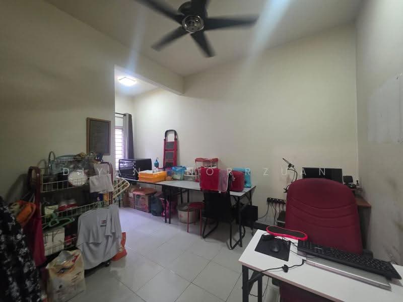2-storey Terraced House for Sale in Sepang (Selangor) - Diyana Norrzuan - Study - PropertyGuru.com.my