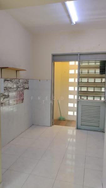 Kondominium untuk Dijual di Desa Golf Condominium - Freddy Tan - Kitchen - PropertyGuru.com.my