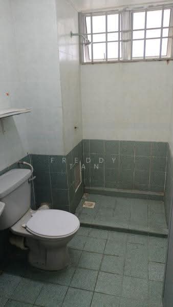 Kondominium untuk Dijual di Desa Golf Condominium - Freddy Tan - Bathroom - PropertyGuru.com.my