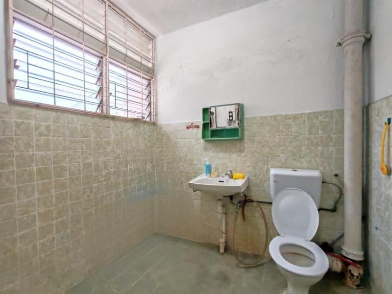 Rumah Teres 2-Tingkat untuk Dijual di Jelutong (Penang) - Chris Teoh - Bathroom - PropertyGuru.com.my