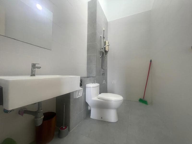 2-storey Terraced House for Sale in Eco Majestic (Semenyih) - CK Law - Bathroom - PropertyGuru.com.my