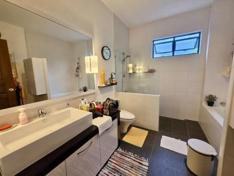 Bungalow House for Sale in Leisure Farm (Gelang Patah) - KK Koh - Bathroom - PropertyGuru.com.my