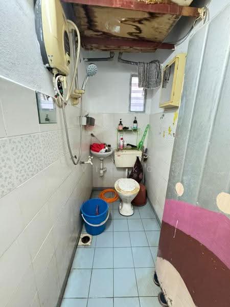 Flat for Sale at Perumahan Rakyat Lima Kedai - Kelvin Koay - Bathroom - PropertyGuru.com.my