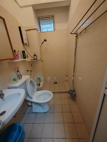 Pangsapuri untuk Dijual di I Suria - Freddy Tan - Bathroom - PropertyGuru.com.my