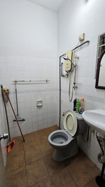 Rumah Teres 2-Tingkat untuk Disewa di Taman Sentosa (Klang) - Tabris Wong - Bathroom - PropertyGuru.com.my