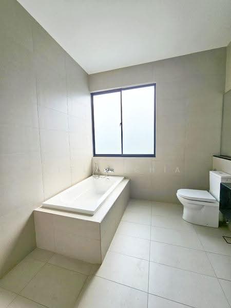 3-storey Terraced House for Sale in Senibong Cove (Masai) - Stella Chia - Bathroom - PropertyGuru.com.my