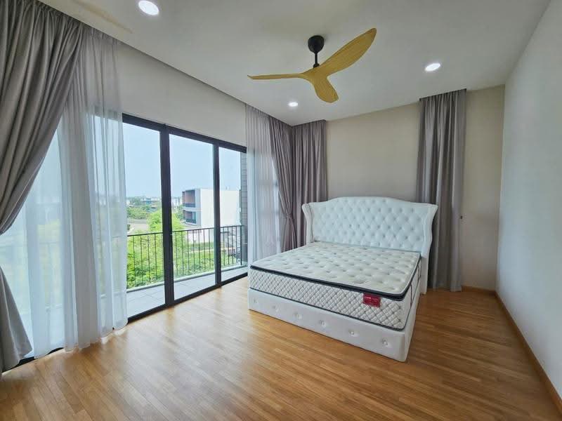 3-storey Terraced House for Sale in Senibong Cove (Masai) - Stella Chia - Bedroom - PropertyGuru.com.my