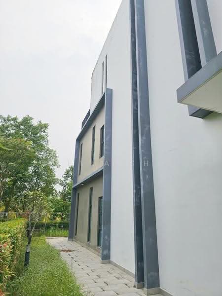 3-storey Terraced House for Sale in Senibong Cove (Masai) - Stella Chia - Exterior - PropertyGuru.com.my