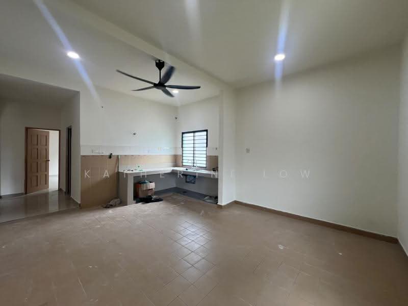 1-storey Terraced House for Sale in Mutiara Rini (Skudai) - Katherine Low - Kitchen - PropertyGuru.com.my