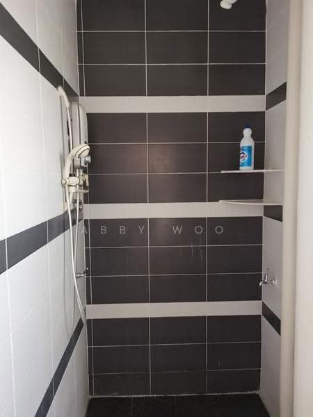 Pangsapuri untuk Disewa di Relau Vista Apartment - Abby Woo - Bathroom - PropertyGuru.com.my