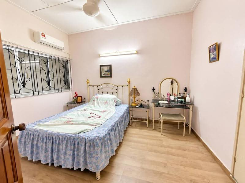 Rumah Teres 2-Tingkat untuk Dijual di Taman Kolam Air (Johor Bahru) - Gabriel Ong - Bedroom - PropertyGuru.com.my