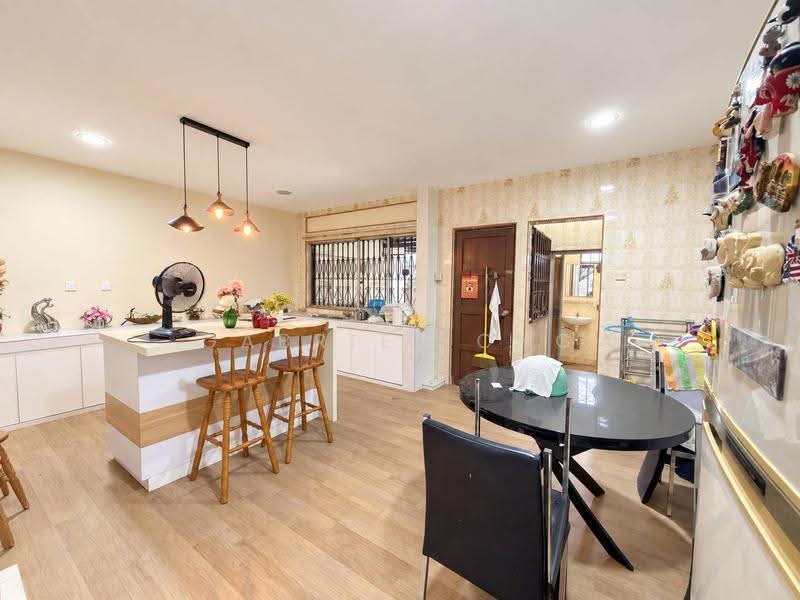 Rumah Teres 2-Tingkat untuk Dijual di Taman Kolam Air (Johor Bahru) - Gabriel Ong - Kitchen - PropertyGuru.com.my