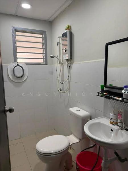 Pangsapuri untuk Dijual di Denai Nusantara Apartment - Anson Hiong - Bathroom - PropertyGuru.com.my