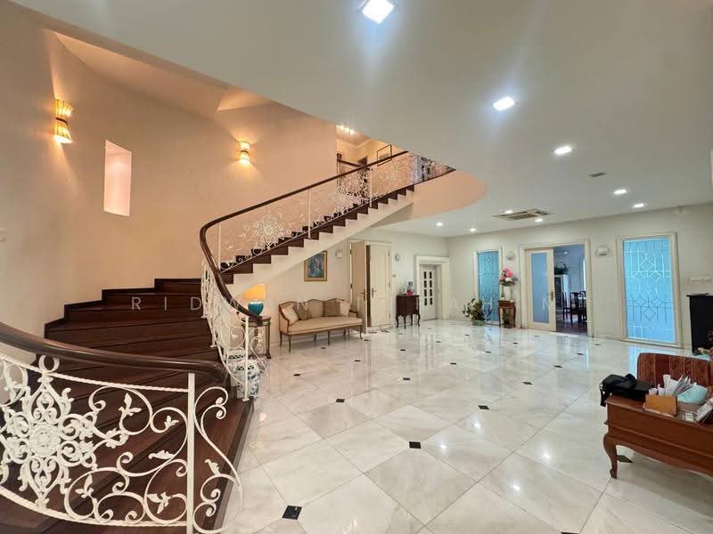 Bungalow House for Sale in SS19 (Subang Jaya) - Ridwan Ibrahim - Entrance - PropertyGuru.com.my