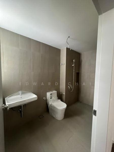 Terraced House for Sale in Taman Bukit Serdang (Seri Kembangan) - Edward Chai - Bathroom - PropertyGuru.com.my