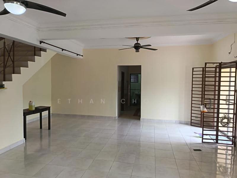 2-storey Terraced House for Rent in Sungai Buloh (Selangor) - Ethan Chong - Living Room - PropertyGuru.com.my