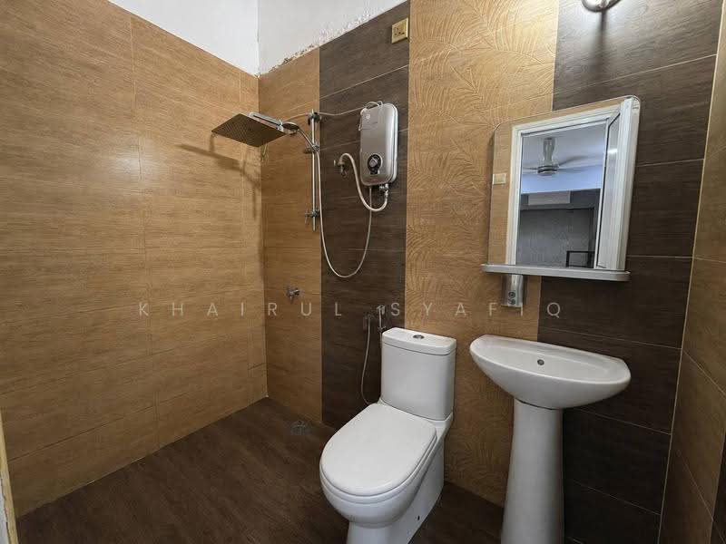 Terraced House for Sale in Usj 2 (Subang Jaya) - Khairul Syafiq - Bathroom - PropertyGuru.com.my
