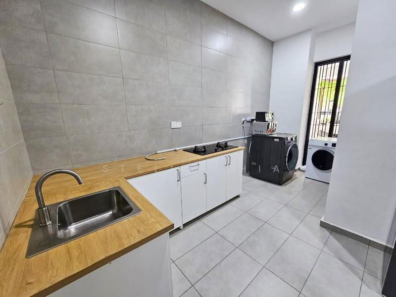3-storey Terraced House for Rent in Senibong Cove (Masai) - Stella Chia - Kitchen - PropertyGuru.com.my
