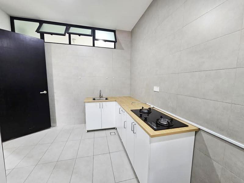 3-storey Terraced House for Rent in Senibong Cove (Masai) - Stella Chia - Kitchen - PropertyGuru.com.my