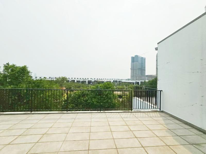 3-storey Terraced House for Rent in Senibong Cove (Masai) - Stella Chia - Balcony - PropertyGuru.com.my