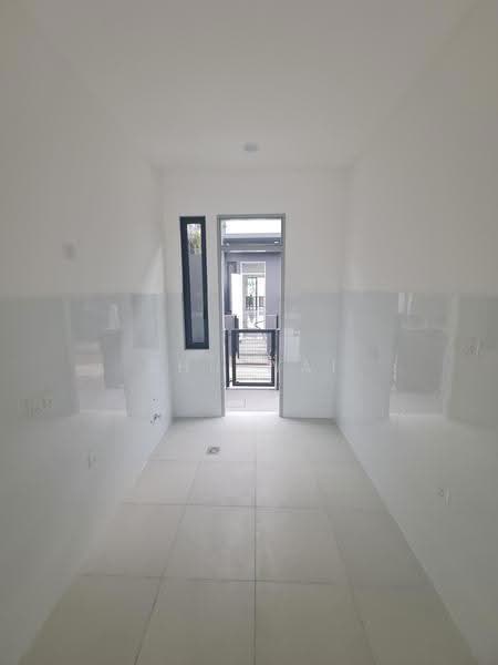2-storey Terraced House for Sale in Kampung Sungai Kayu Ara (Petaling Jaya) - Shu Wai - Entrance - PropertyGuru.com.my