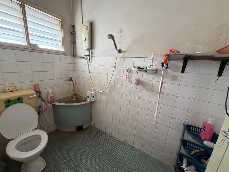 Rumah Teres 2-Tingkat untuk Dijual di Taman Overseas Union (Taman Oug) (Jalan Klang Lama (Old Klang Road)) - Jimmy Ng - Bathroom - PropertyGuru.com.my