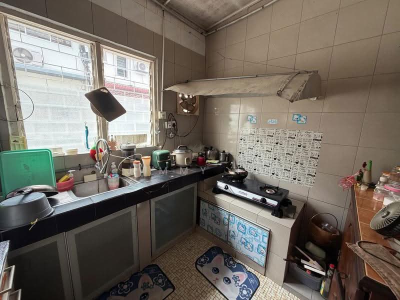 Rumah Teres 2-Tingkat untuk Dijual di Taman Overseas Union (Taman Oug) (Jalan Klang Lama (Old Klang Road)) - Jimmy Ng - Kitchen - PropertyGuru.com.my