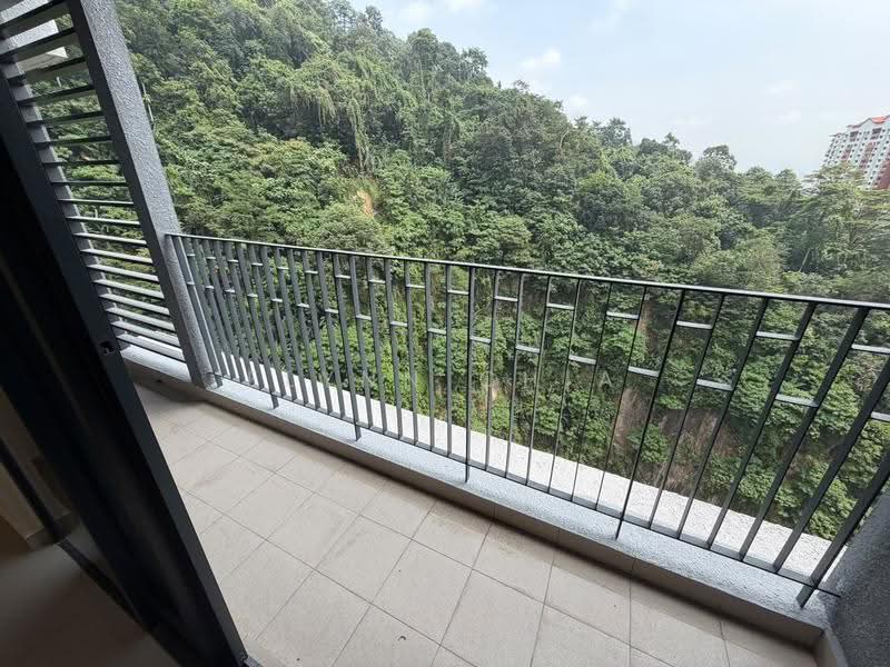 Kediaman Servis untuk Disewa di D'Clover Residences - Elynn Chia - Balcony - PropertyGuru.com.my