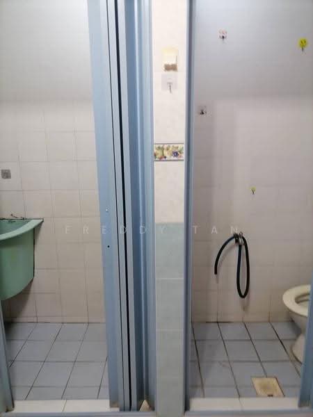 Pangsapuri untuk Dijual di Krystal Heights - Freddy Tan - Bathroom - PropertyGuru.com.my