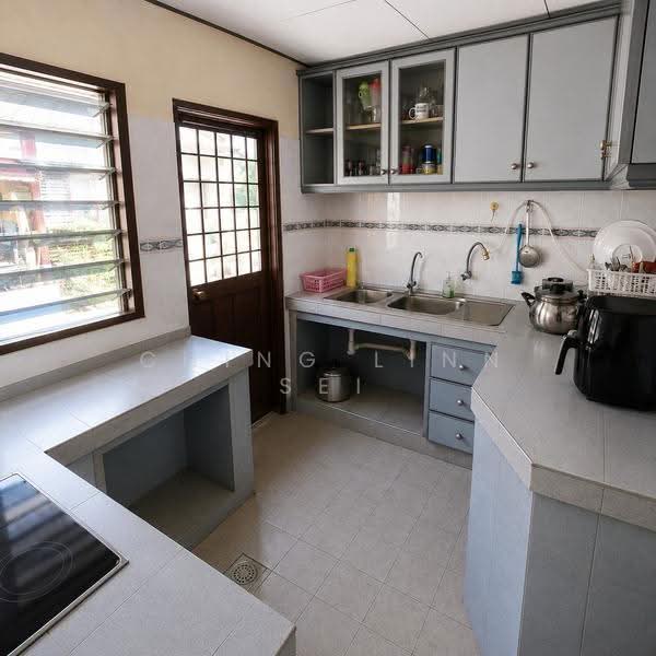 Rumah Teres 1.5-Tingkat untuk Dijual di Taman Melaka Jaya (Batu Berendam) - Ching Linn Sei - Kitchen - PropertyGuru.com.my