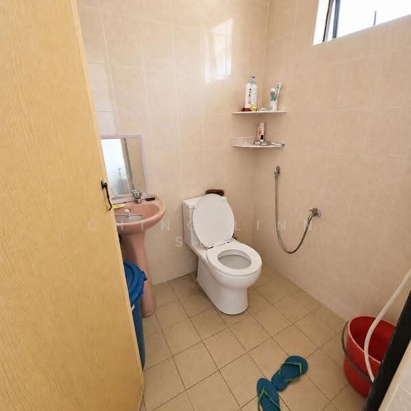 Rumah Teres 1.5-Tingkat untuk Dijual di Taman Melaka Jaya (Batu Berendam) - Ching Linn Sei - Bathroom - PropertyGuru.com.my