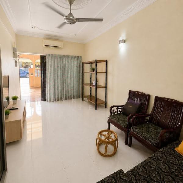 Rumah Teres 1.5-Tingkat untuk Dijual di Taman Melaka Jaya (Batu Berendam) - Ching Linn Sei - Living Room - PropertyGuru.com.my