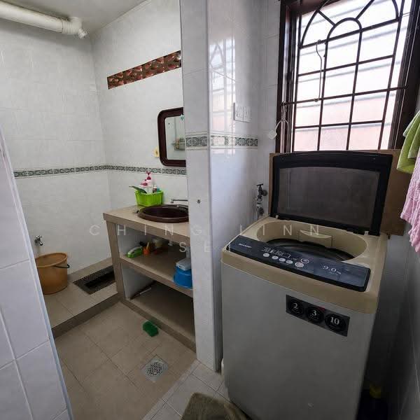 Rumah Teres 1.5-Tingkat untuk Dijual di Taman Melaka Jaya (Batu Berendam) - Ching Linn Sei - Bathroom - PropertyGuru.com.my