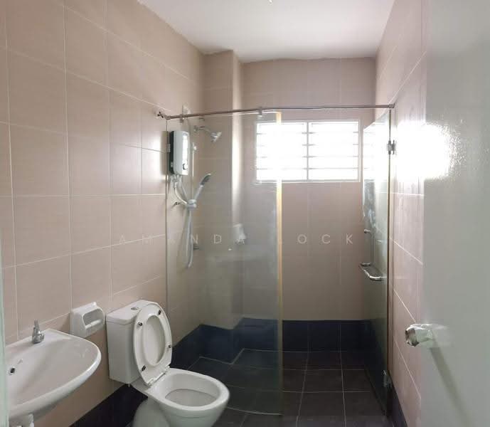 Terraced House for Sale in TAMAN PUCHONG UTAMA (Puchong) - Amanda Lock - Bathroom - PropertyGuru.com.my