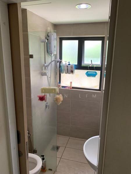 Kediaman Servis untuk Dijual di Maisson - Shawn Lim - Bathroom - PropertyGuru.com.my