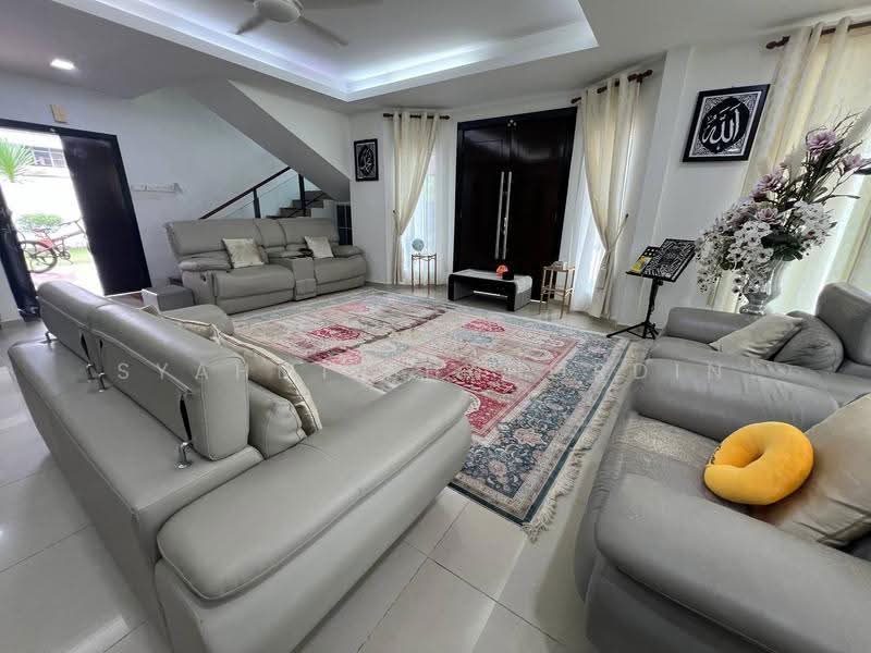 Rumah Banglo untuk Dijual di Seksyen 3 (Shah Alam) - Syahmi Shahordin - Living Room - PropertyGuru.com.my