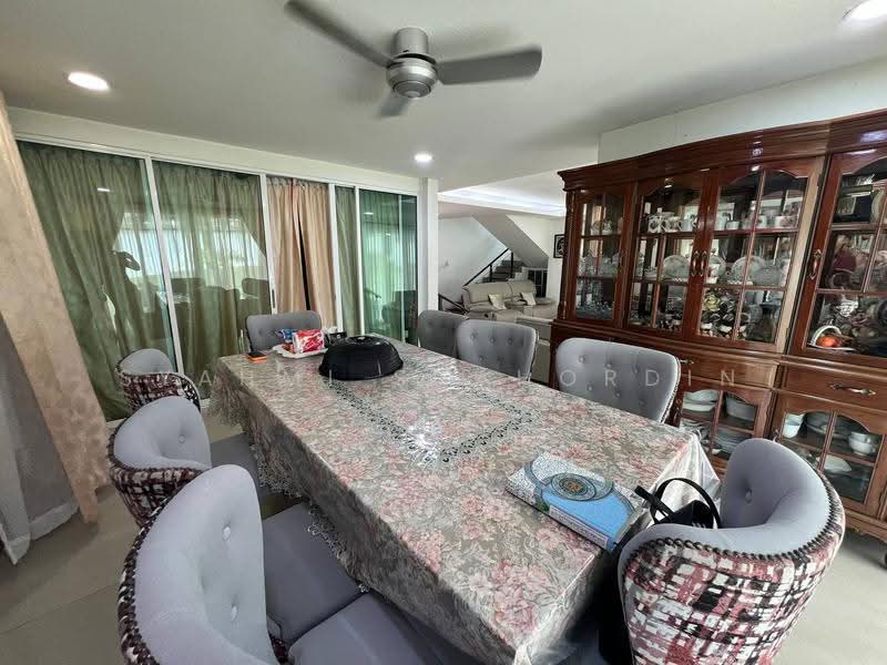 Rumah Banglo untuk Dijual di Seksyen 3 (Shah Alam) - Syahmi Shahordin - Dining Room - PropertyGuru.com.my