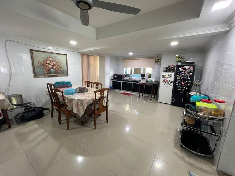 Rumah Banglo untuk Dijual di Seksyen 3 (Shah Alam) - Syahmi Shahordin - Kitchen - PropertyGuru.com.my