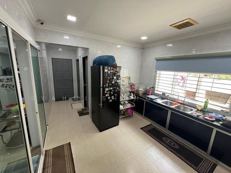 Rumah Banglo untuk Dijual di Seksyen 3 (Shah Alam) - Syahmi Shahordin - Kitchen - PropertyGuru.com.my